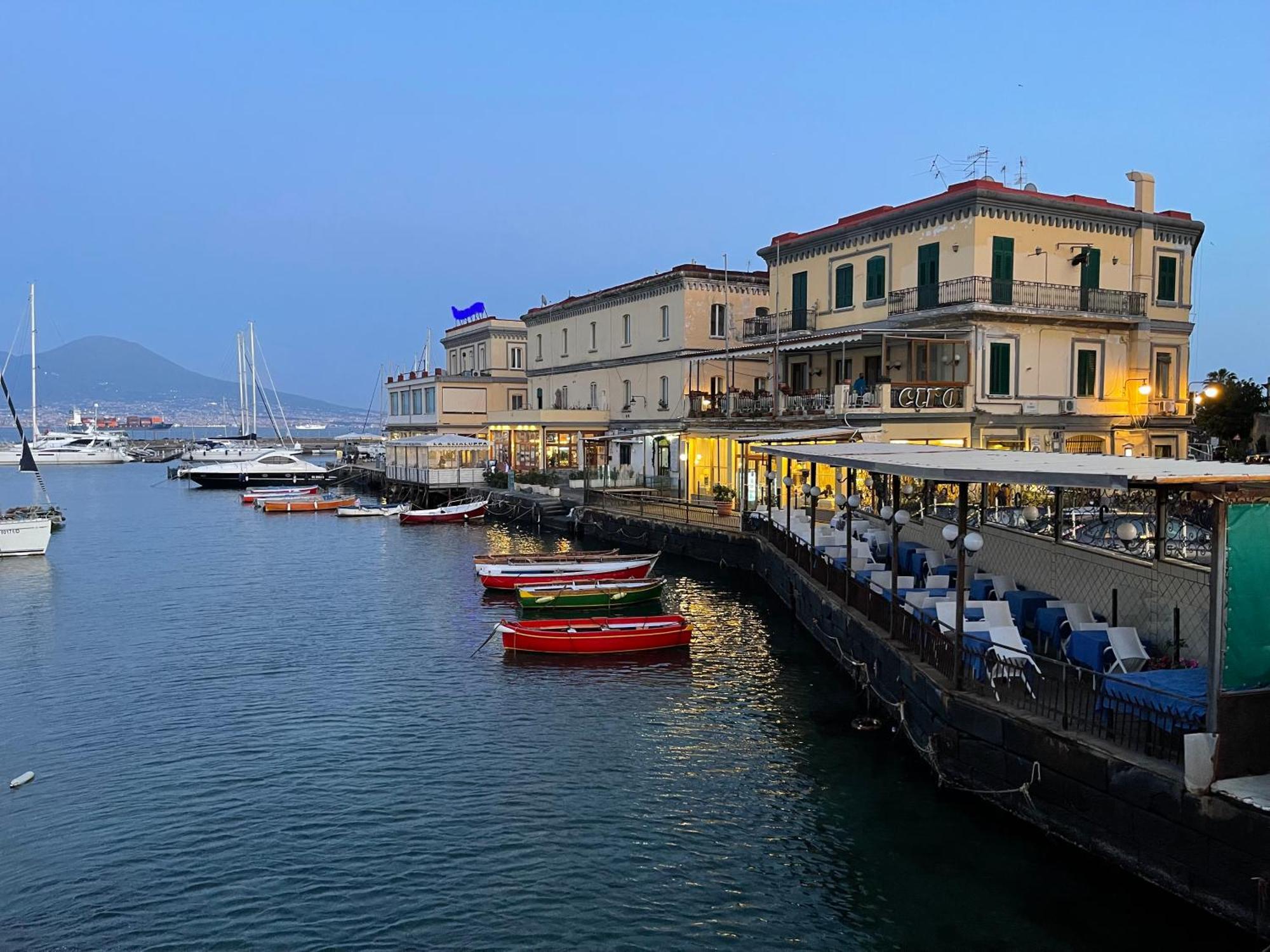 Golfo Di Napoli, Metro-taxi Apartment *