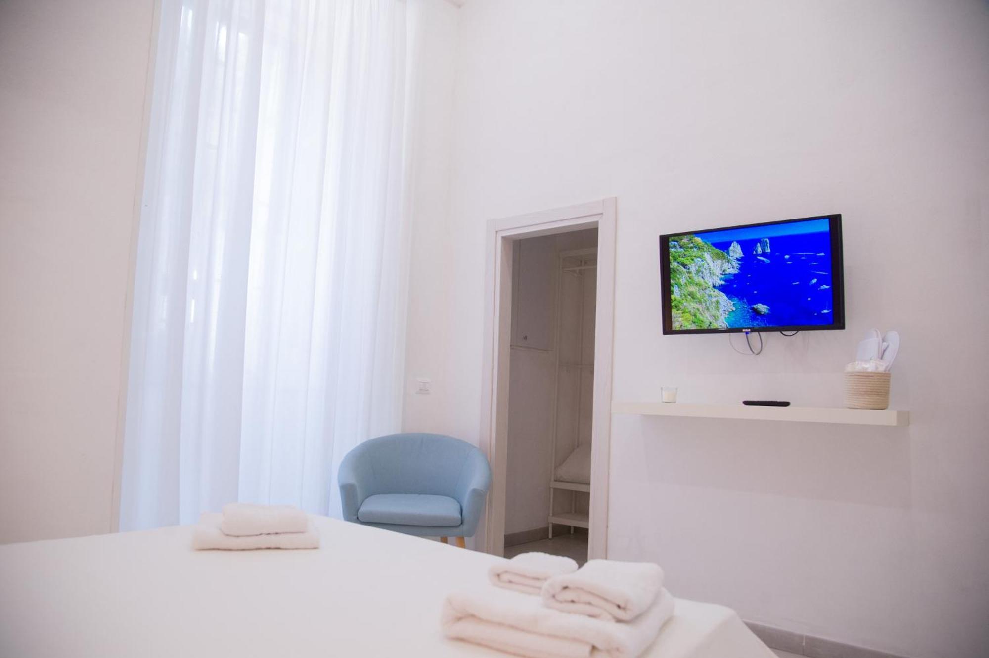Golfo Di Napoli, Metro-taxi Apartment