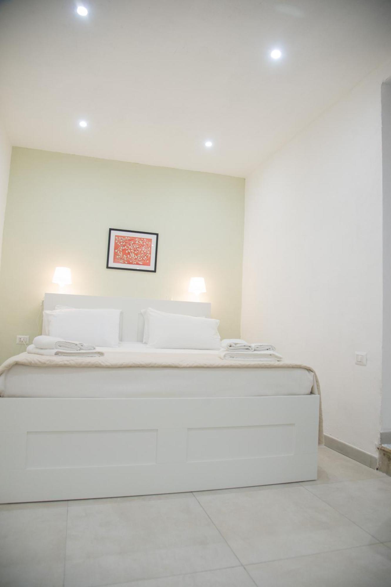 Golfo Di Napoli, Metro-taxi Apartment