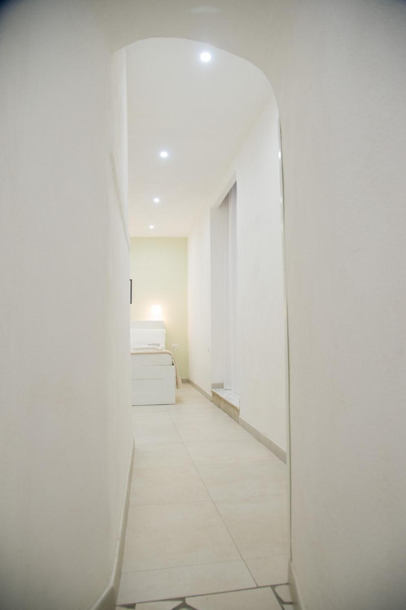 Golfo Di Napoli, Metro-taxi Apartment